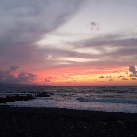Aphrodite Beachfront Penthouse Apartment Ghaziveran 외부 사진