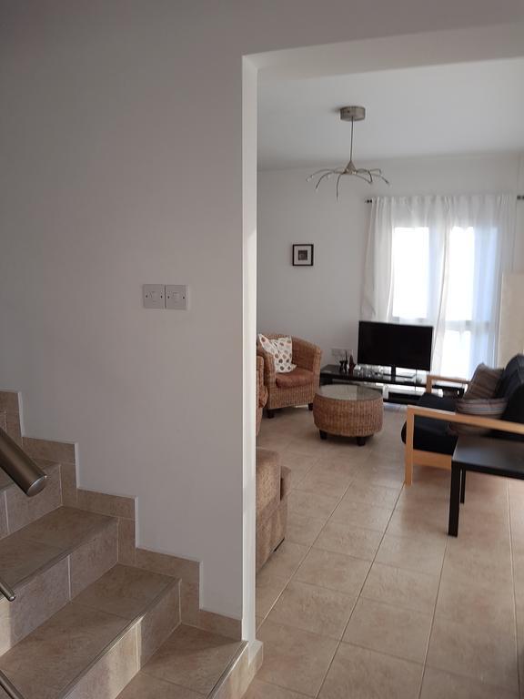 Aphrodite Beachfront Penthouse Apartment Ghaziveran 외부 사진