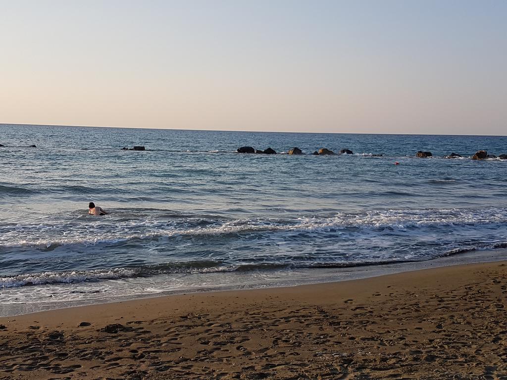 Aphrodite Beachfront Penthouse Apartment Ghaziveran 외부 사진