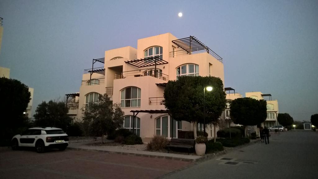 Aphrodite Beachfront Penthouse Apartment Ghaziveran 외부 사진
