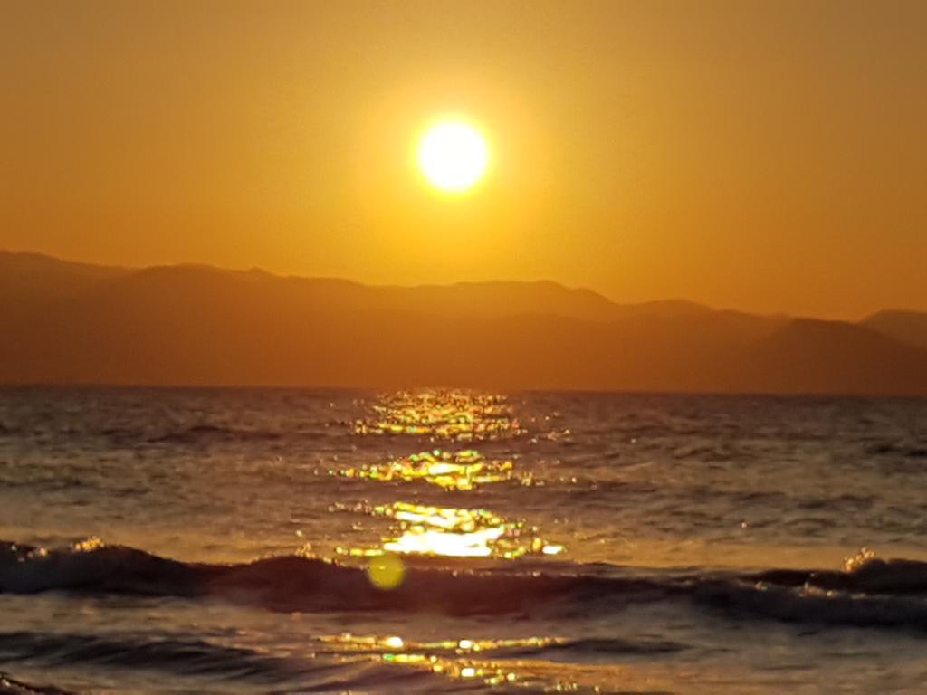 Aphrodite Beachfront Penthouse Apartment Ghaziveran 외부 사진