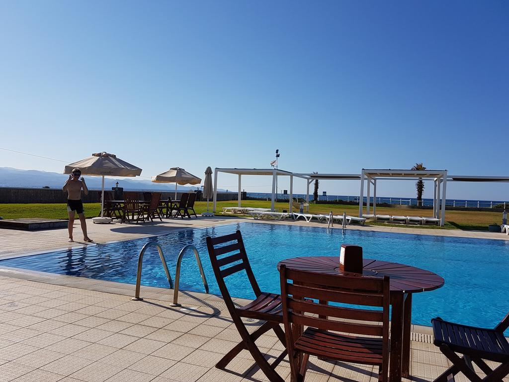Aphrodite Beachfront Penthouse Apartment Ghaziveran 외부 사진