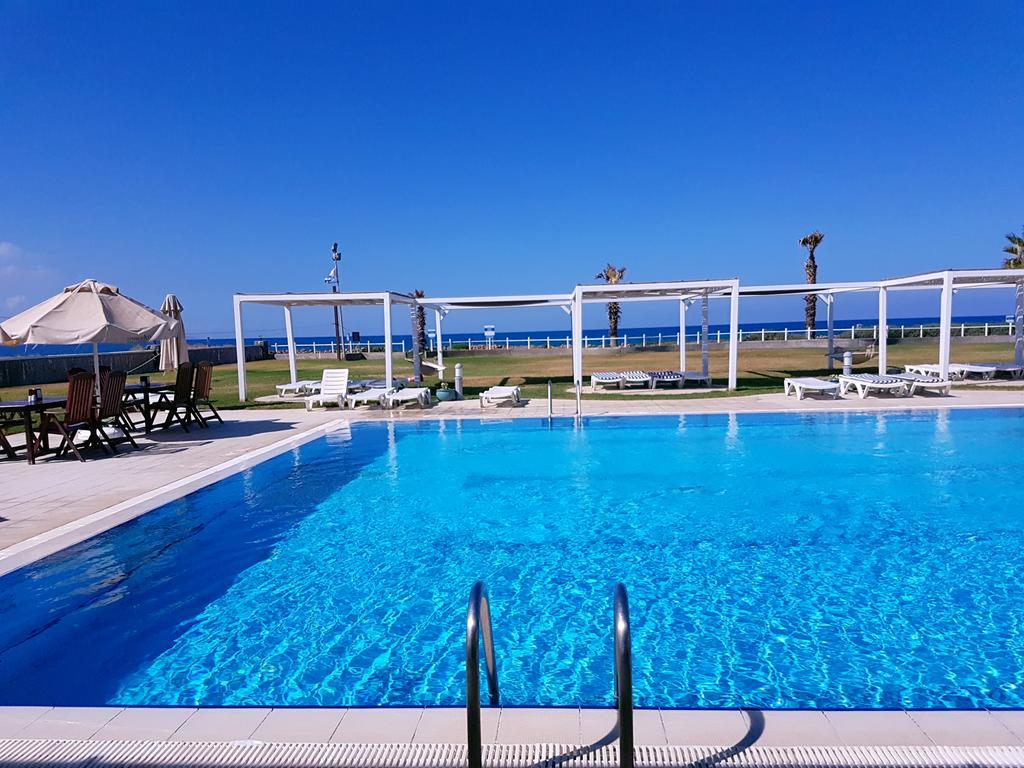 Aphrodite Beachfront Penthouse Apartment Ghaziveran 외부 사진